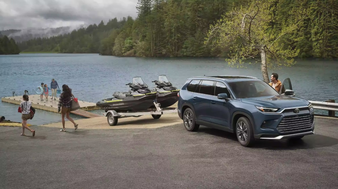 2024 Toyota Grand Highlander Hybrid XLE Trim and Features