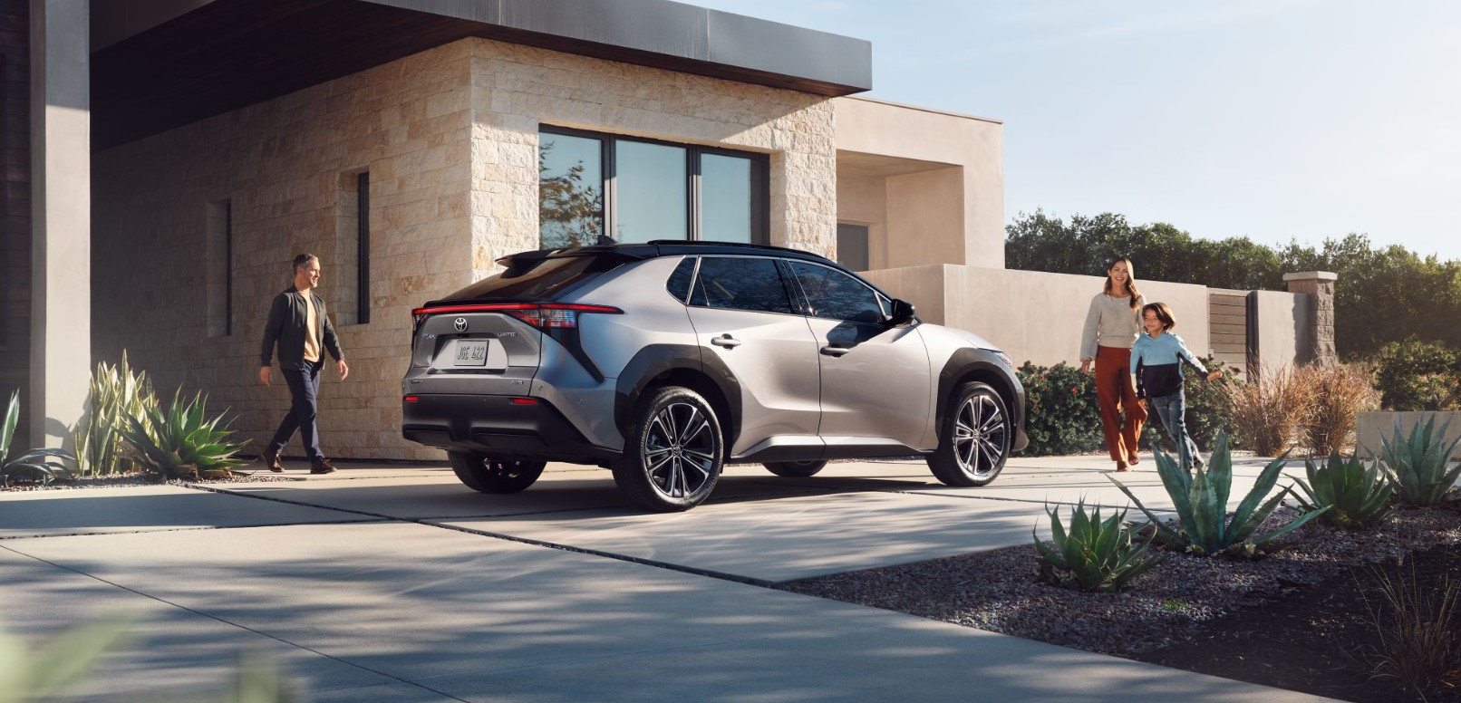 Versiones y Características XLE del Toyota bZ4X 2024 